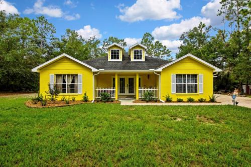 Crystal River House | Cozy Cottage in Crystal River