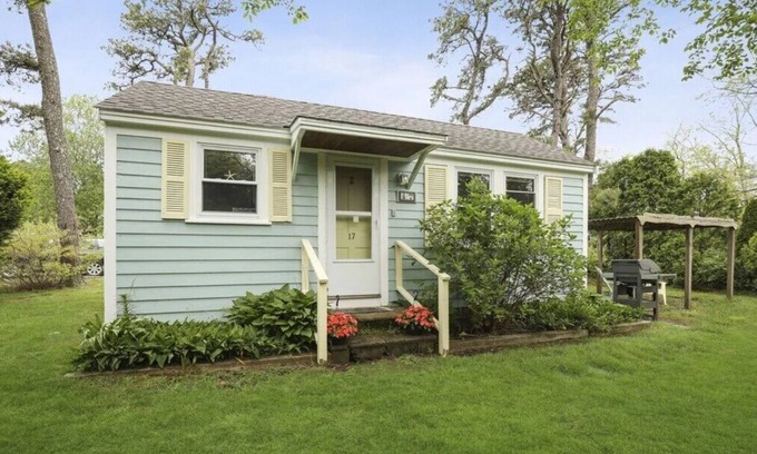 Eastham Cottage | Cozy Cottage in Eastham near National Seashore