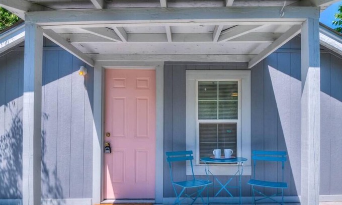 Helm Farm Cottage | Cozy Cottage in Heart of OKC