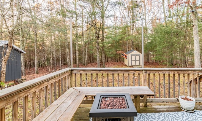 Buttermilk Bay House | Cozy Cottage in Plymouth w/ Firepit