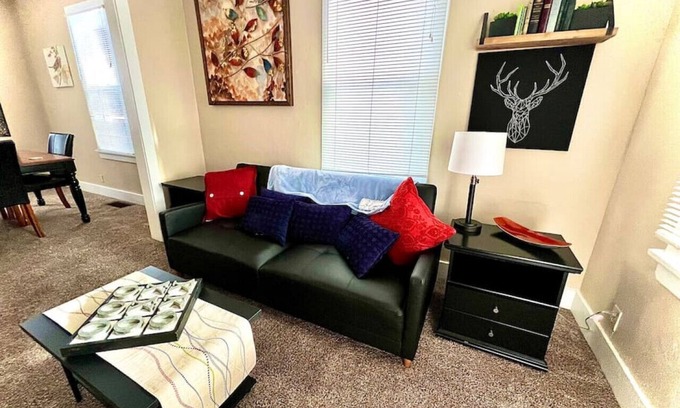 North Park House | Cozy cottage in the heart of the big city