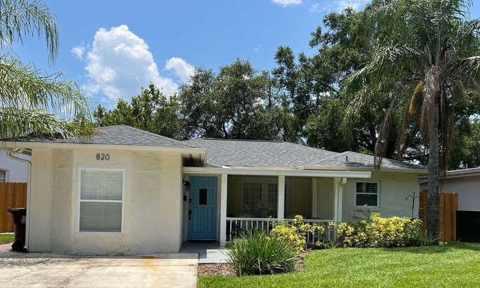 College Park House | Cozy cottage in the heart of College Park Orlando. Close to DT and theme parks!