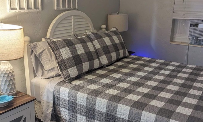 North Port House | Cozy cottage in Warm Mineral Springs