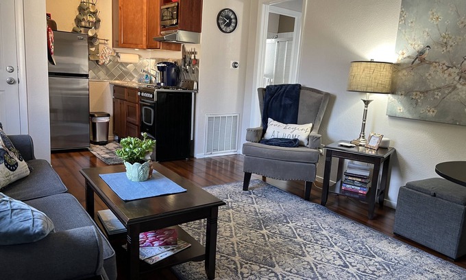 Roseville Cottage | Cozy Cottage King Bed Fenced Pet Yard 5Min Walk to Old Roseville