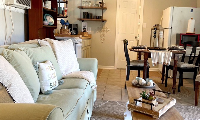 Bay St Louis Cottage | Cozy Cottage minutes to Old Town, Bay Saint Louis and Gulf Coast Beaches ⛱