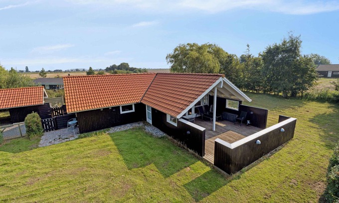 Kramnitse House | Cozy cottage near beach with fenced garden