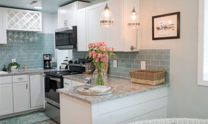 West Ashley House | Cozy Cottage Near Downtown