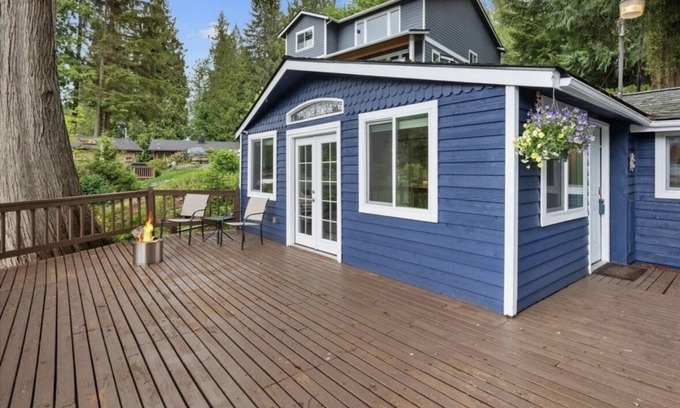 Lake Roesiger Cottage | Cozy Cottage on Lake Roesiger with View of Mt. Pilchuck from the dock