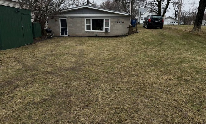 Omro Cottage | Cozy cottage on the Fox River, in town location