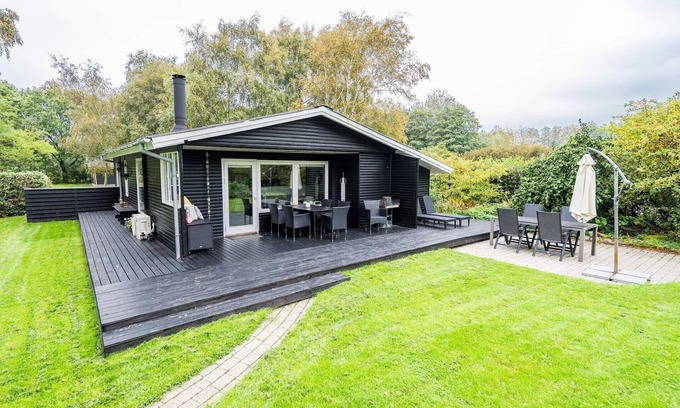 Falen House | Cozy Cottage Retreat in Bork Havn-By Traum