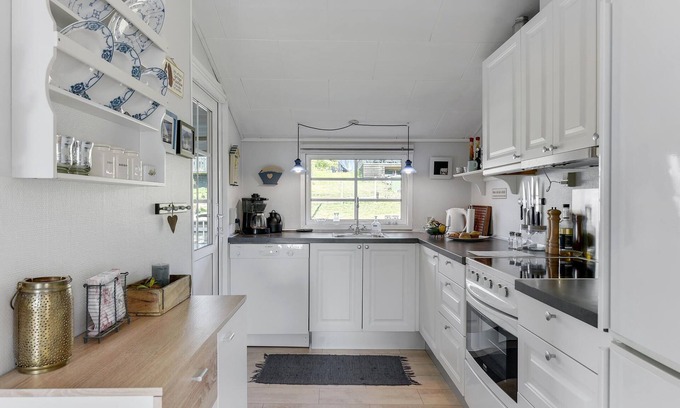 Aabenraa House | Cozy cottage with panoramic view from the living room and terrace.
