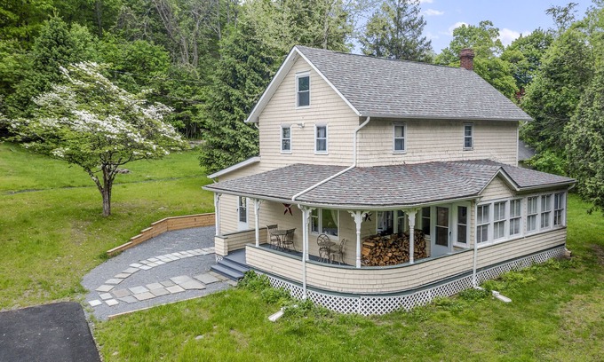 Lackawaxen Other | Cozy country farmhouse by the Delaware River