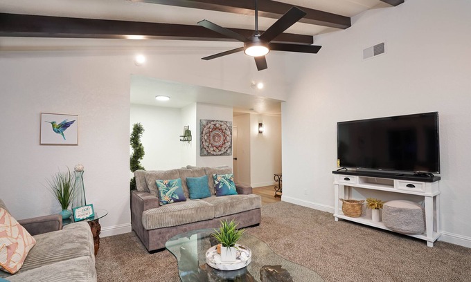 Visalia Other | Cozy Country Home in Visalia, CA