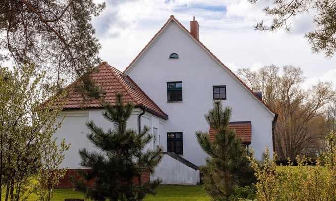 Ummanz Apartment | Cozy country house Wusse FeWo Hiddensee with terrace and fireplace