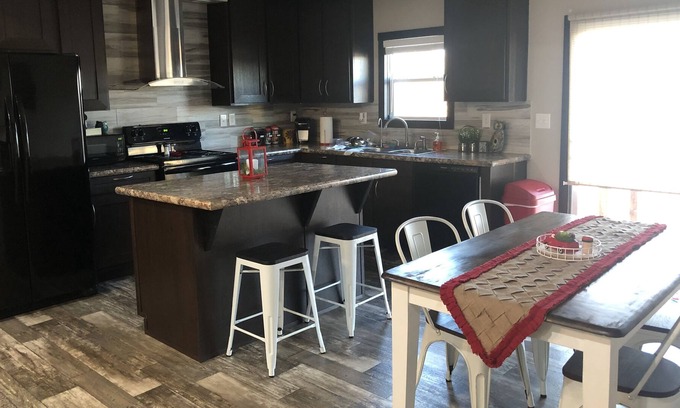 Canton House | Cozy, Country, Peaceful Gettaway