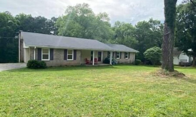 Acworth House | Cozy Country Ranch home near LakePoint Sports
