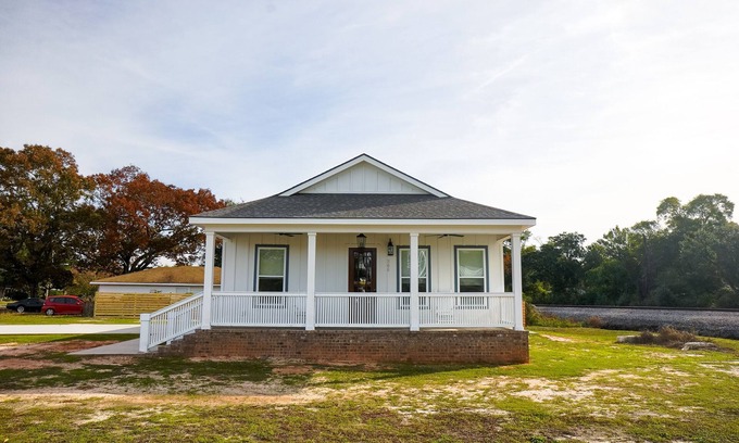 Gulfport House | Cozy Cowan Road Cottage- a feel of the Mississippi Gulf Coast.
