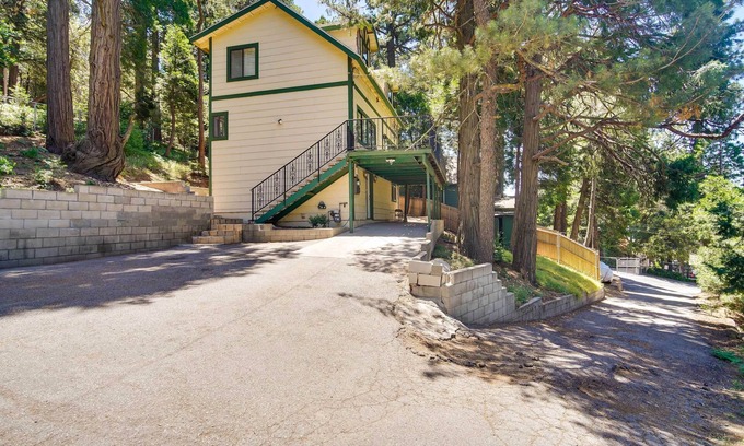 Crestline Apartment | Cozy Crestline Getaway ~ 2 Mi to Lake Gregory