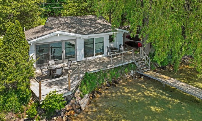 Lake Township House | Cozy Crystal Cottage
