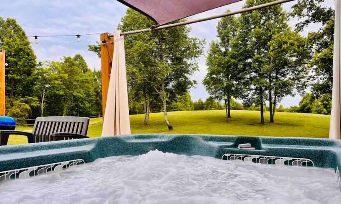 Flat Rock Cabin | Cozy Cub Getaway Pet Friendly Peaceful Vibes