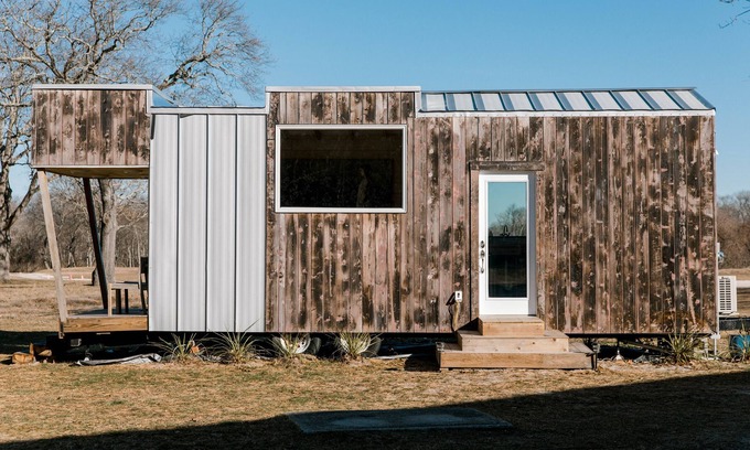 Riverhead House | Cozy Custom Built Tiny Home on a 40 acre Artist/Nature Preserve with Lakes