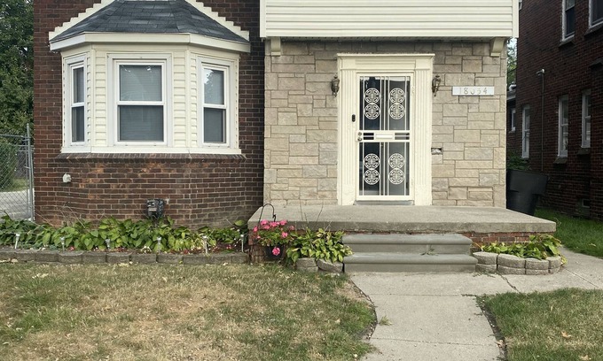 Detroit House | Cozy Detroit home in the Center of Metro Detroit.