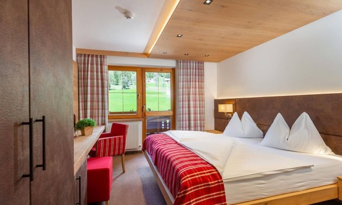 Ramsau am Dachstein House | Cozy double room with shower & WC, breakfast - Hotel Lindenhof