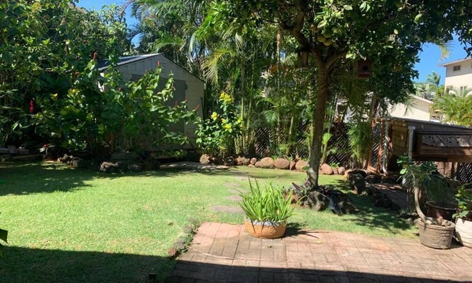 Haleiwa House | Cozy downstairs Apartment located one block from beach in V-land.