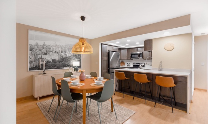 Northwest Bellevue Condo | Cozy Downtown 2BD Bellevue Condo Free Parking