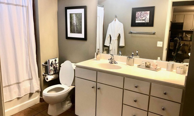 Chinatown Apartment | Cozy downtown apartment near the National Mall!