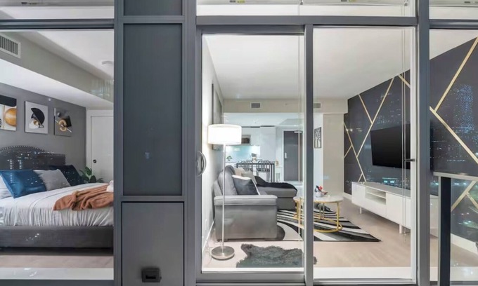 Victoria Park Apartment | Cozy Downtown Condo with stunning Calgary Tower and city views (with parking)