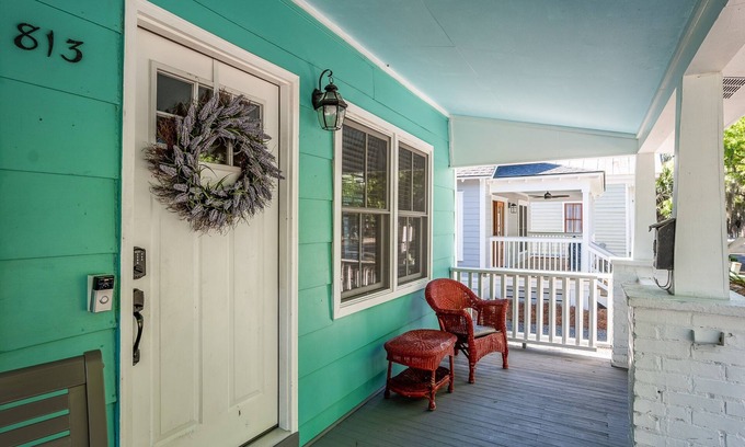 Northwest Quadrant House | Cozy Downtown Cottage - 0.7 mi walk to downtown!