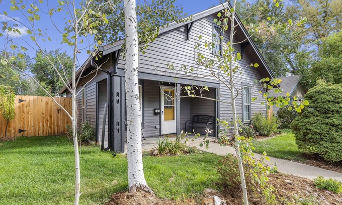 Loveland House | Cozy Downtown Hideout