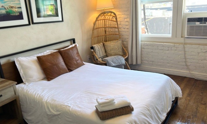 Westlake Apartment | Cozy Downtown LA Escape!