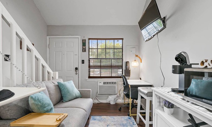 Southwest Raleigh Apartment | Cozy Downtown Raleigh Loft NCSU