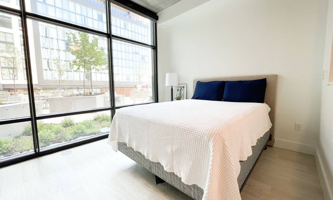Rio Grande Apartment | Cozy Downtown Studio Apartment. Hot tub, pool, & fitness center!