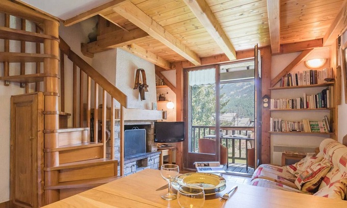 Monetier-les-Bains Apartment | Cozy Duplex with Mezzanine, Balcony & Mountain Views - Sleeps 5