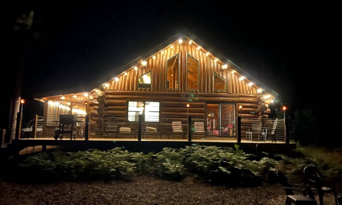 Eagle River House | Cozy Eagle River Lakeside Log Cabin on Sunset Lake