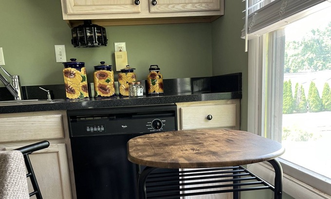 Green Creek Apartment | Cozy efficiency apartment with everything you’ll need to enjoy the shore