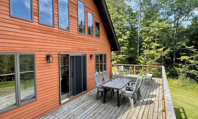 Cavendish Ski Chalet | Cozy Family Chalet with Mountain Views – 15 Mins to Okemo & Ludlow