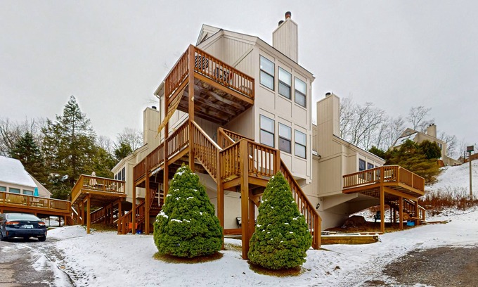 Thayerville Condo | Cozy, family-friendly, lakeview condo with gas grill & firepit