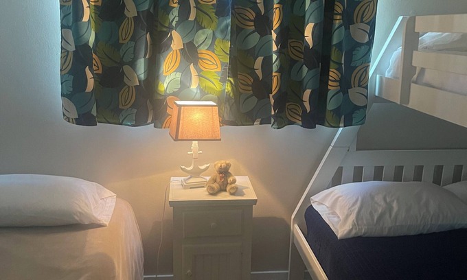 Syracuse Cottage | Cozy, family friendly Wawasee Cottage!