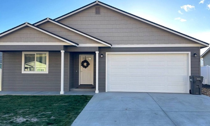 Rock Island House | Cozy Family Home on Rock Island Golf Course!