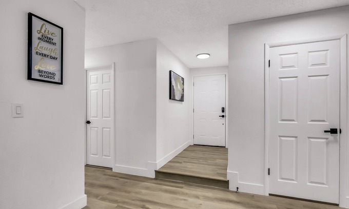 Chinatown House | Cozy Family Home w/ Game Room and Swimming Pool ! 10 Minutes away from the Strip