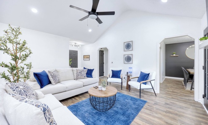 Columbus House | Cozy Family-Sized Home Minutes to Ft Moore and Downtown Columbus