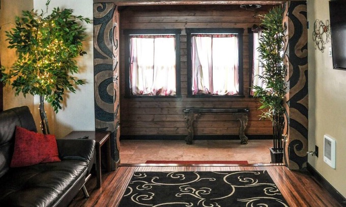 Bloomington House | Cozy Farmhouse Retreat 10 min to Bear Lake - Pets OK