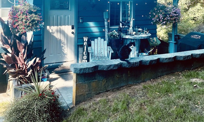 Cathlamet Apartment | Cozy Farmhouse Retreat downtown Cathlamet
