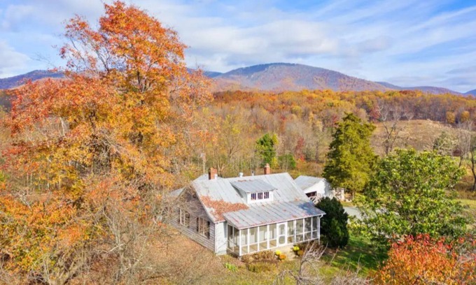 Roseland House | Cozy Farmhouse W/Mountain Views