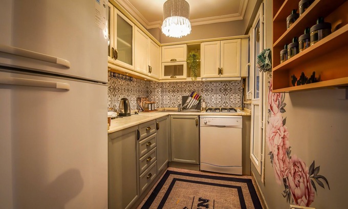Rasimpasa Apartment | Cozy flat in Rasimpasa - 2 Bedrooms & A Balcony
