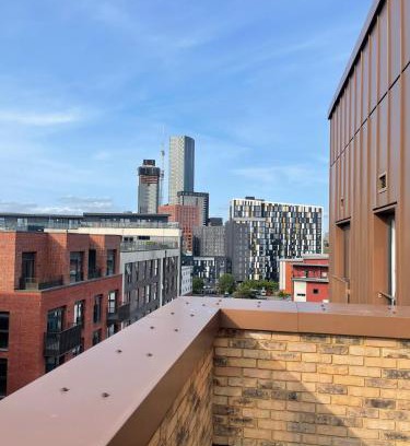 Salford House | Cozy flat Near Manchester - Private double room with WiFi